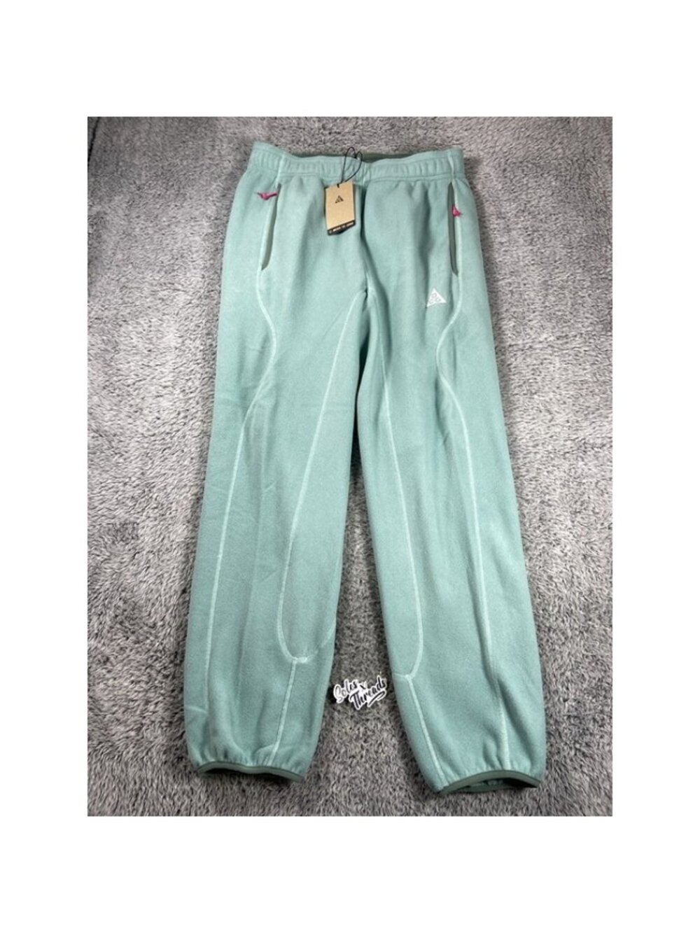 Nike ACG Wolf Tree Pants Size Medium Men Cannon Clay Green HV1123-017
